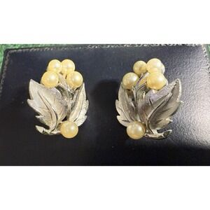 Vintage Signed Crown Trifari  Alfred Philippe Brushed Finish Pearl Clip Earrings
